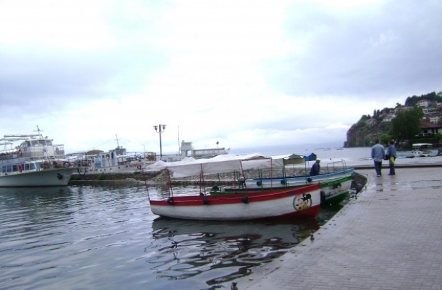 Забраниха плаването на туристически кораби в Охридското езеро