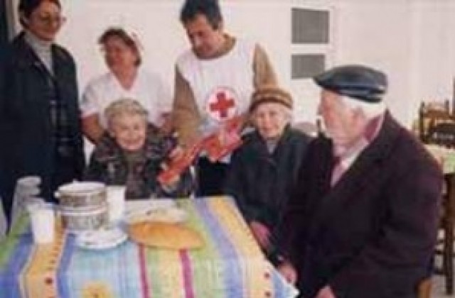 Раздават хранителни помощи на социално слаби в областта
