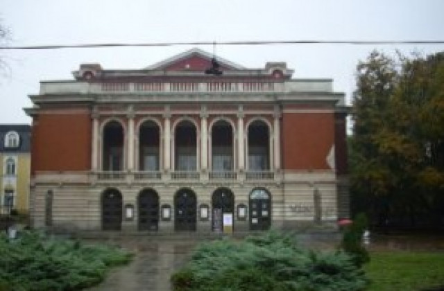 Съветници: Филхармониятя да работи повече, не да се закрива