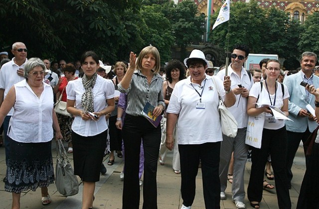 Фандъкова откри първата пешеходна туристическа обиколка „Опознай София