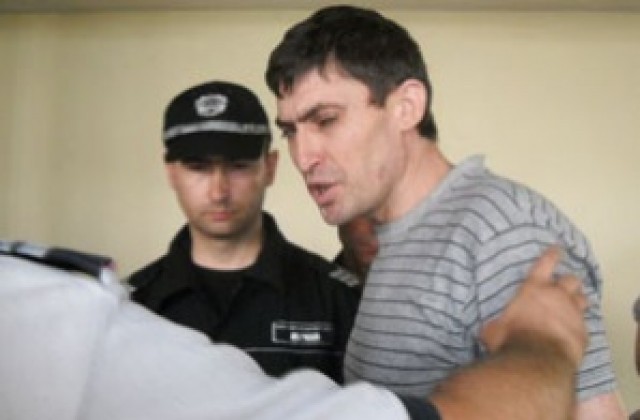 Бащата на насилвания Сашко остава в килията