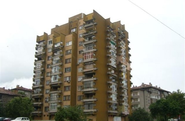Шуменец почина, падна от шестия етаж