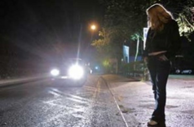 Съдят магистрални проститутки за безделничество
