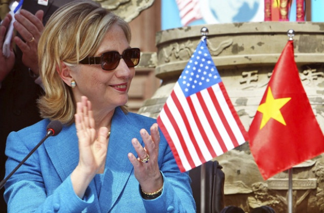 Хилари Клинтън призова Виетнам за напредък в защитата на човешките права