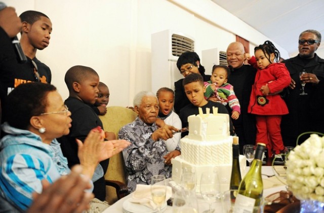 Нападнаха дъщеря и внуци на Мандела след рождения му ден