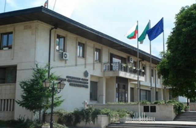 Ремонтират покрива на свиленградската болница