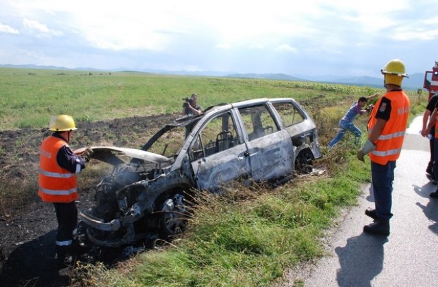 Швейцарски ван изгоря край Татарево