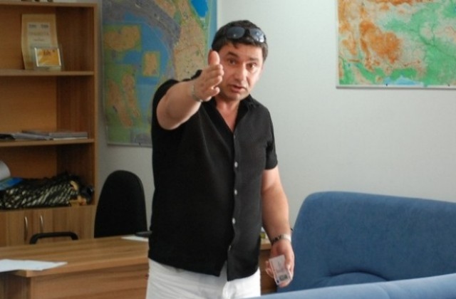 Водещ от СКАТ псува и бие общинар?