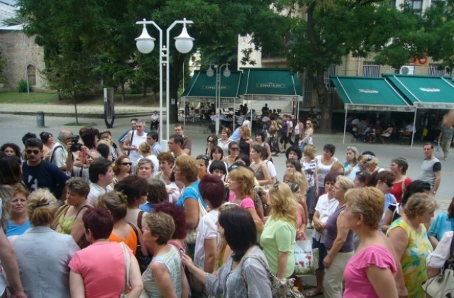 Здравните работници от  МБАЛ  са в залата на общинския съвет