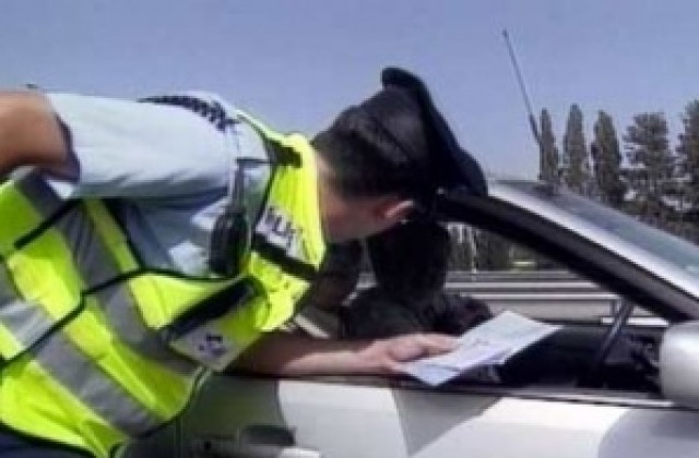 Полицаи гонят пиян шофьор по пътя за Петрохан