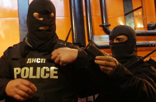 Докато мълчиш, когато те бият, боят ще продължава