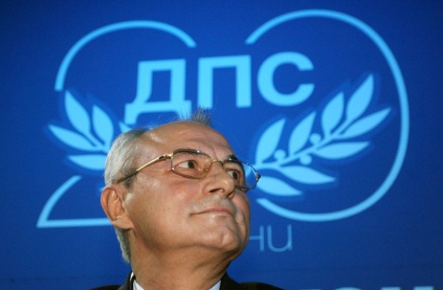 Наивно е да се мисли, че хонорарите ще вкарат Доган в затвора