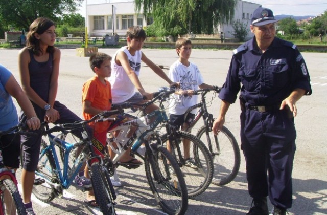 Безопасна ваканция и в село Еленино