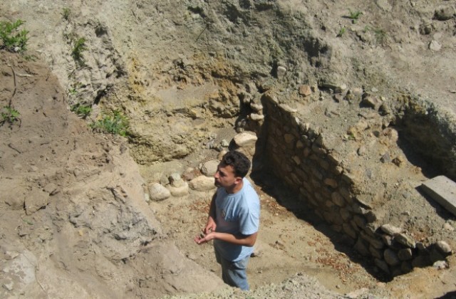 Продължават разкопките на крепостната стена в Дупница
