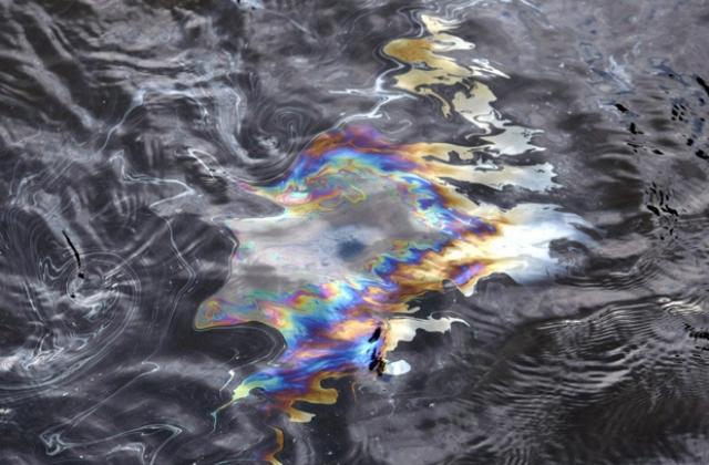 Операция „статичен удар запечатва петролния кладенец в Мексиканския залив