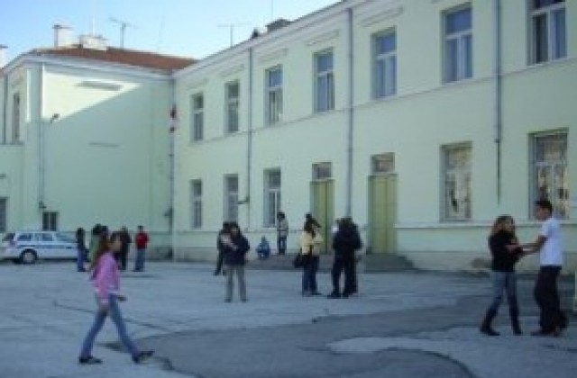Летни ремонти в осем училища
