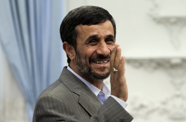 Махмуд Ахмадинеджад оцеля при опит за покушение?