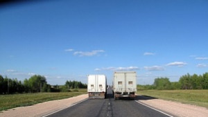 Спират движението на тирове заради жегата