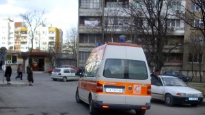 Пързалка затисна 7годишно дете има опасност за живота му