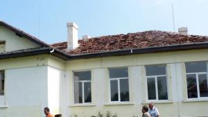 Градушка разруши покривите на цяло село