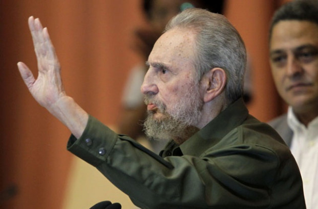 Фидел Кастро участва в специална сесия на кубинския парламент