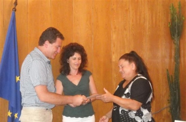 Наградиха шуменците участвали на събора в Копривщица