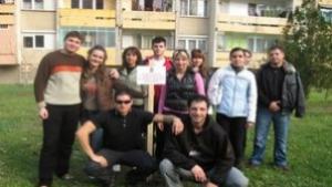 С DJпарти край басейн млади социалисти ще празнуват тази нощ
