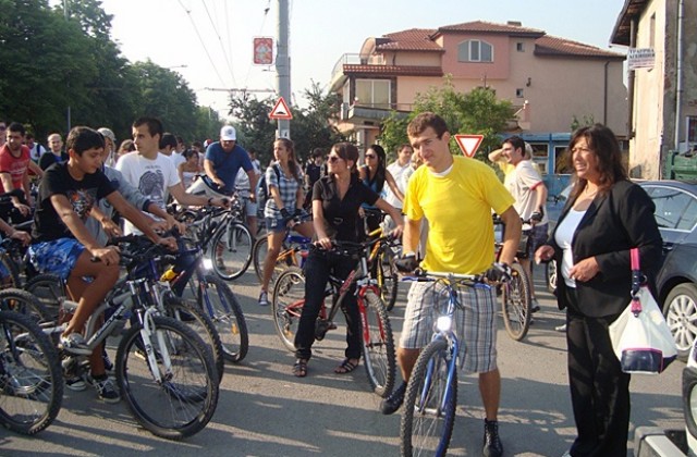 Кмет и ветеран-колоездач дадоха старт на младежкия празник в Перник