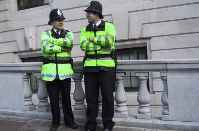 Крадци опразниха две бижутерии в Лондон