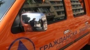 Цистерна се обърна разля бензин