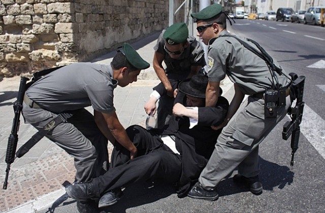 Нападател държи заложници в турското посолство в Тел Авив