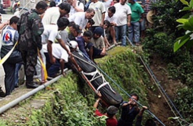 Най-малко 40 жертви при катастрофа на автобус във Филипините