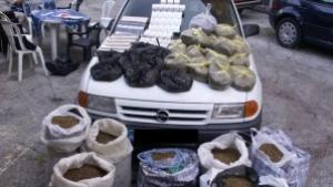Голямо количество насипен тютюн и цигари намериха в автомобил