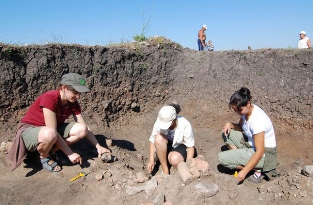 Разкопките край Ябълково дават работа на 120 души