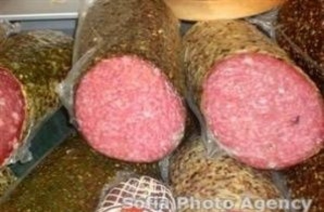 Над 100 тона изрезки от колбаси заловиха в Плевен при акция “Дупетата”