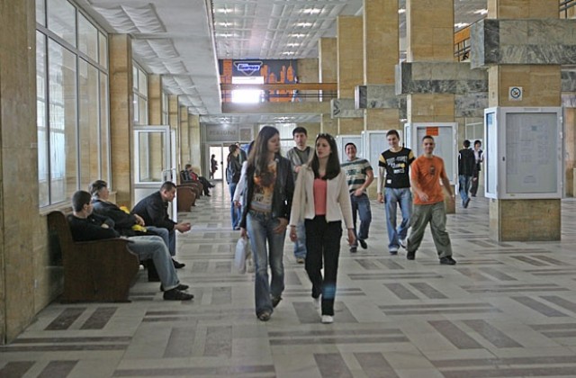 УНСС спря приема на студенти платено обучение