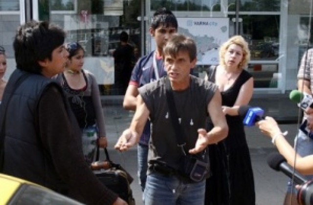 Посрещнаха ромите с обвинение за кражба