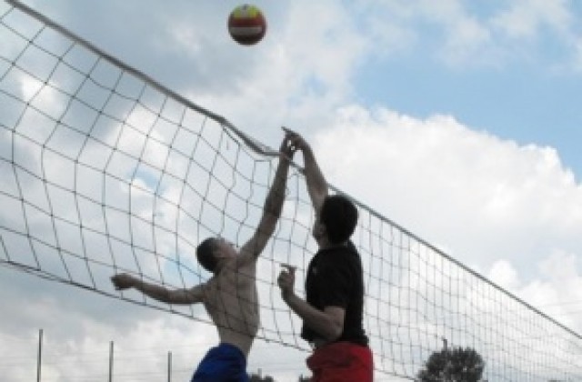 Треньори и състезатели ще плащат, за да има волейбол във В. Търново