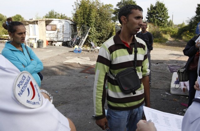 Чехия осъди връщането на роми от Франция
