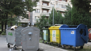 Боклукът често лети през терасата
