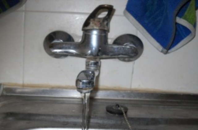 Утре решават дали ще спират водата в центъра