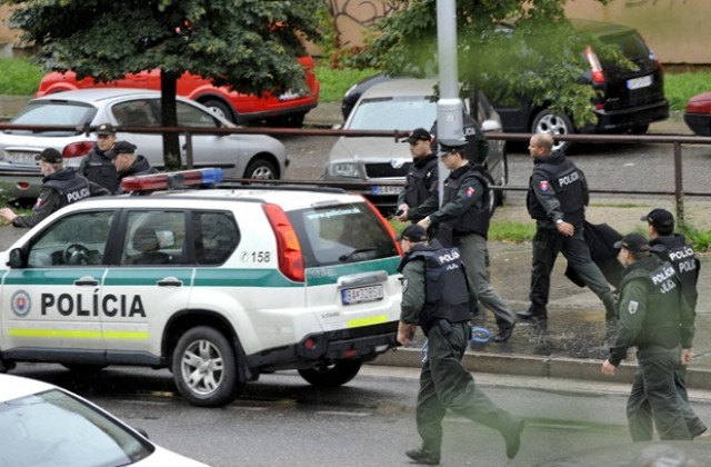 Въоръжен мъж уби 7 души в Братислава