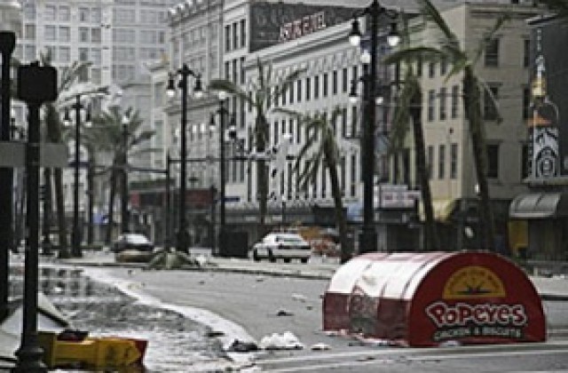 Ураганът Ърл се усилва до четвърта категория