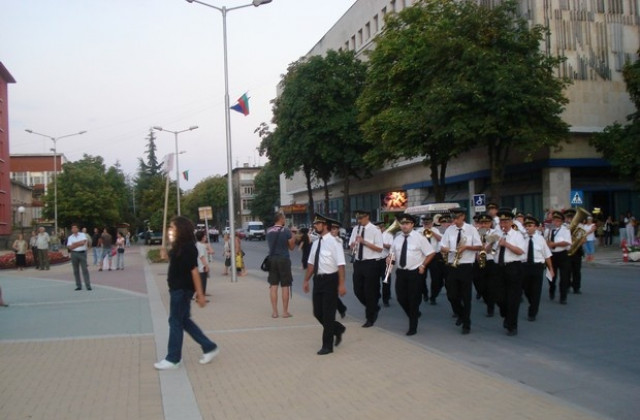Изкуството на Тибет и духова музика в Димитровград