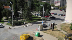 Поливат с вода прах от зациклил европроект в Разкопания град