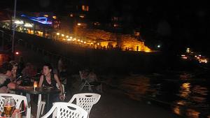 България евтини момичета и алкохол на корем