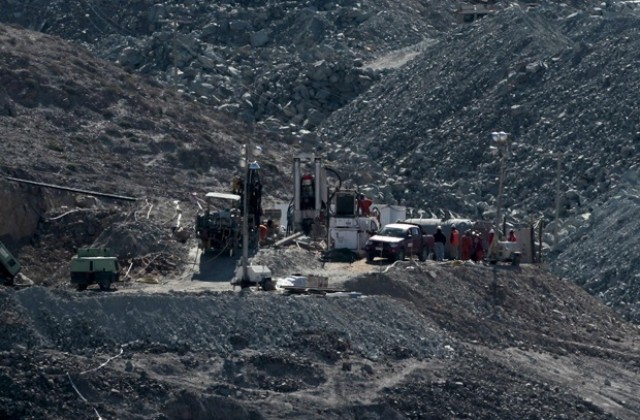 Проблем спря пробива на шахтата за спасяването на миньорите в Чили