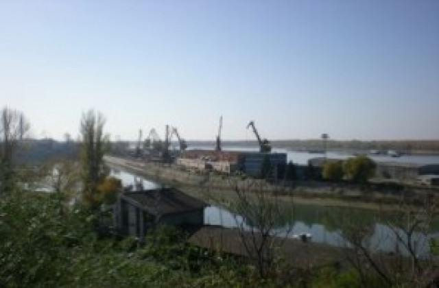 Силен вятър затвори пристанищата, 9 бала по Дунав