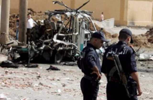 Камикадзе атакува военен конвой в Алжир, уби двама и рани 26