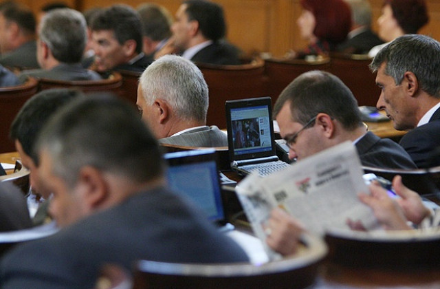 Цветан Цветанов докладва пред депутати за полицейското насилие
